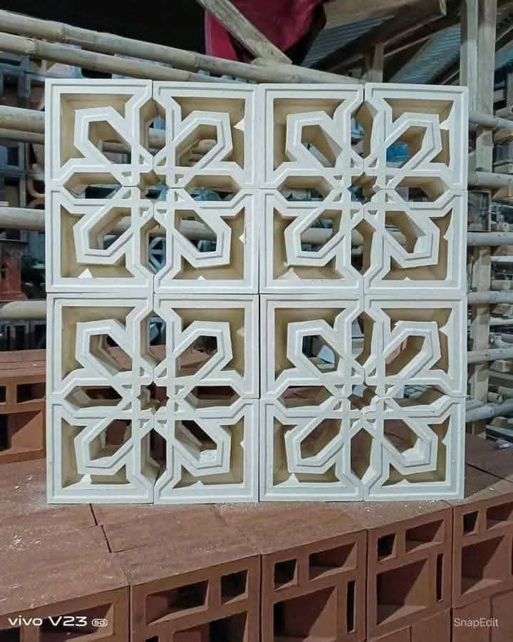 Roster motif bintang di atas bata